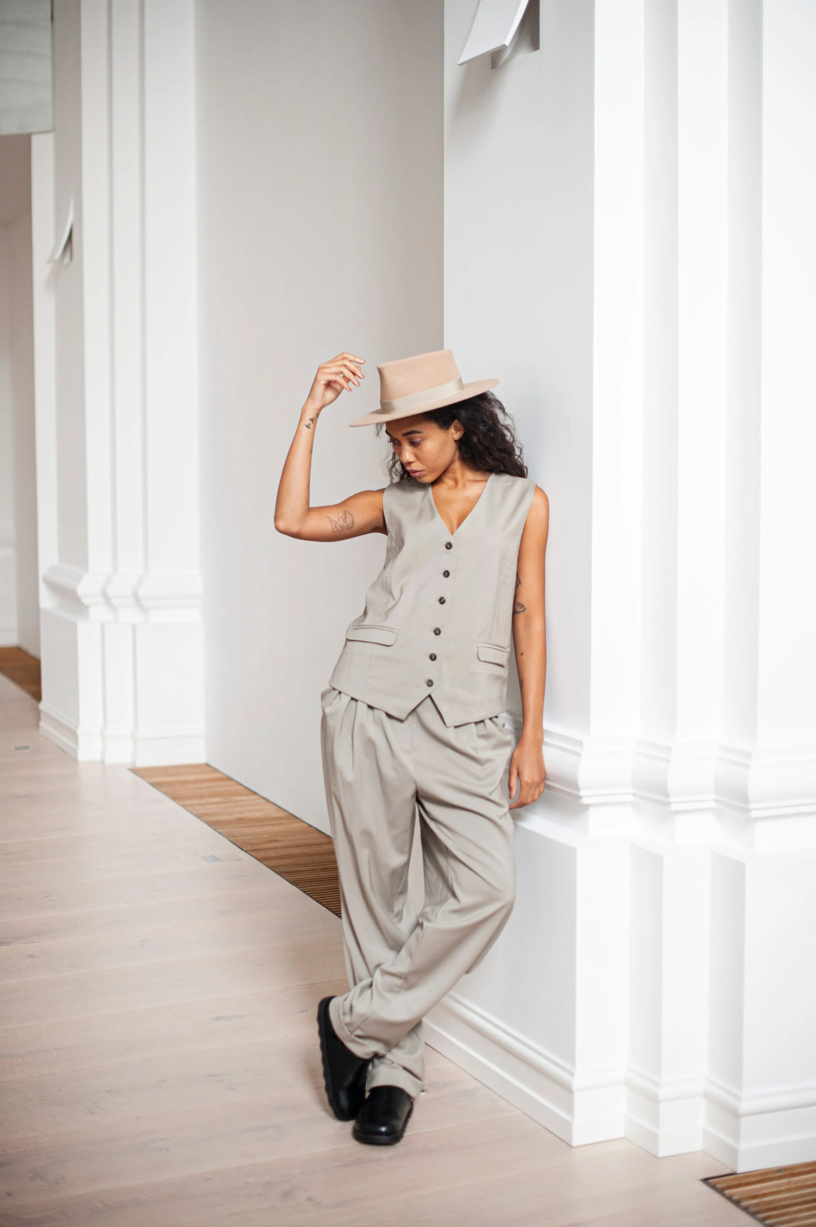 Women's high-rise tapered-leg wool pants