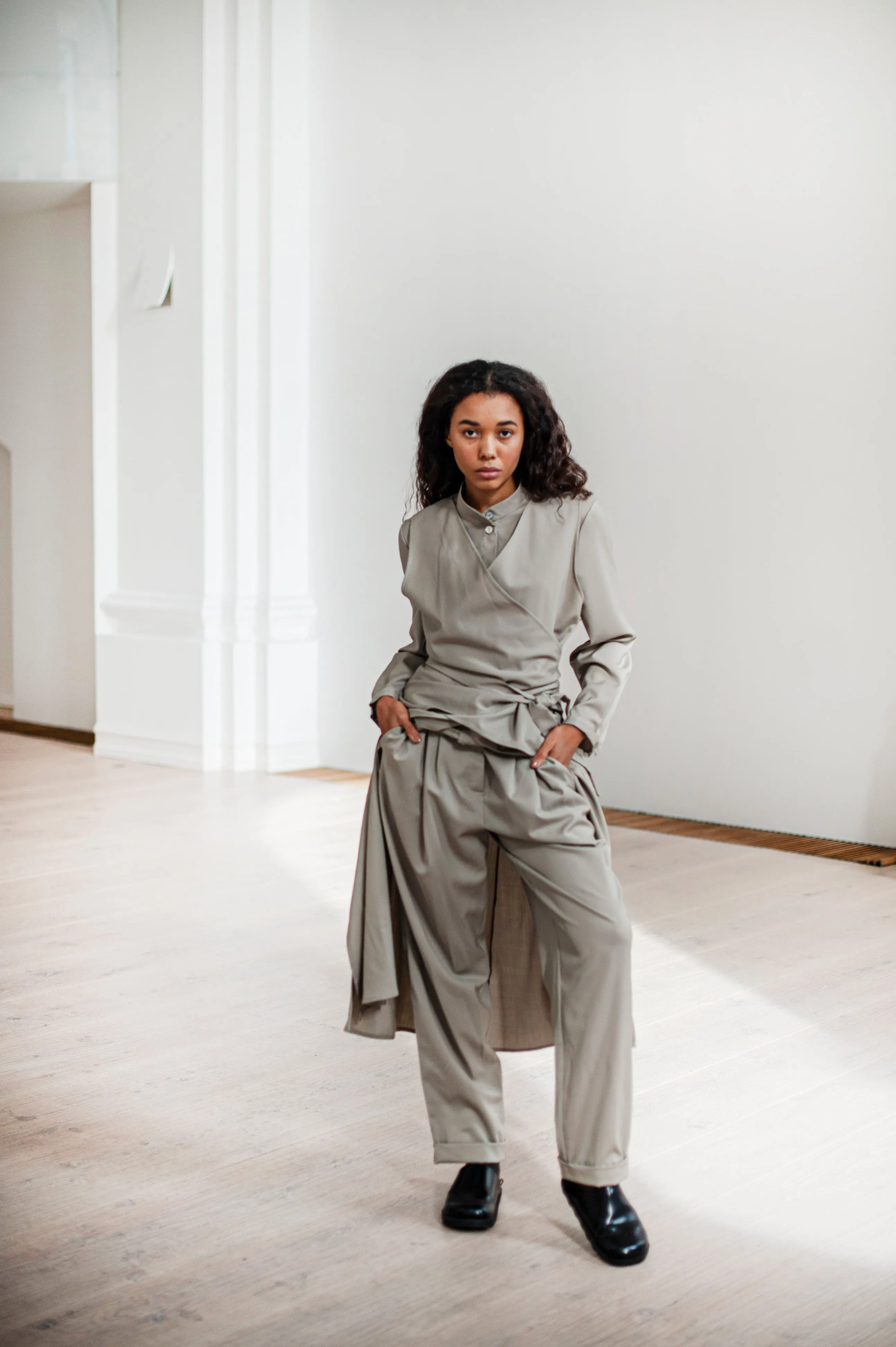 Women's high-rise tapered-leg wool pants