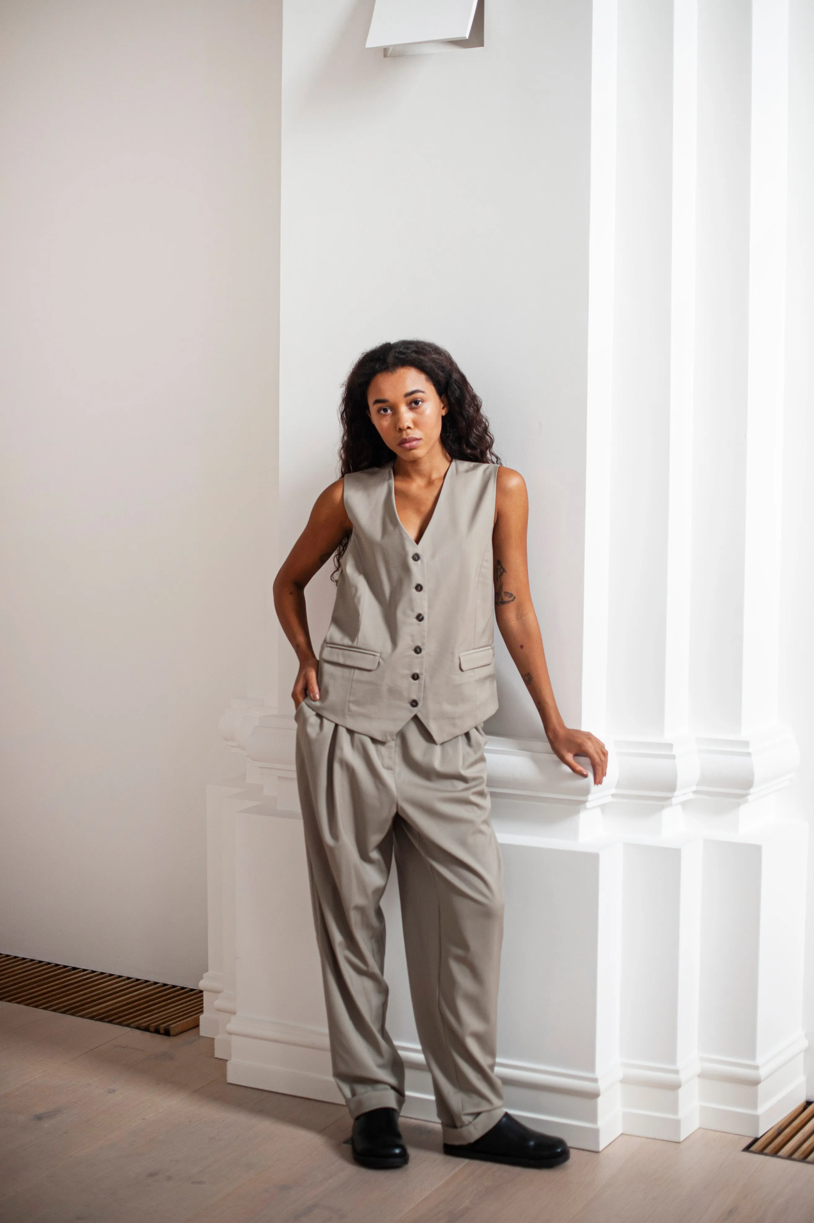 Women's high-rise tapered-leg wool pants