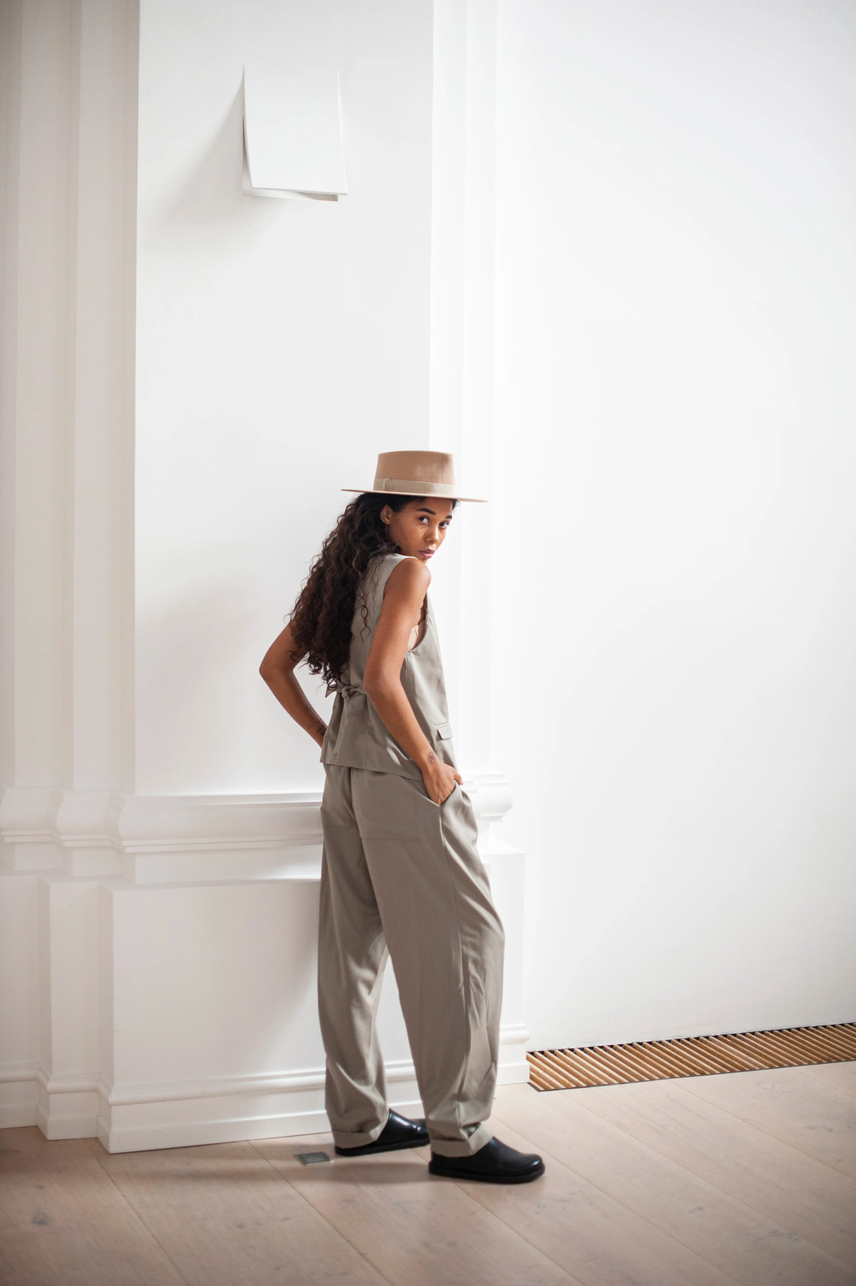 Women's high-rise tapered-leg wool pants